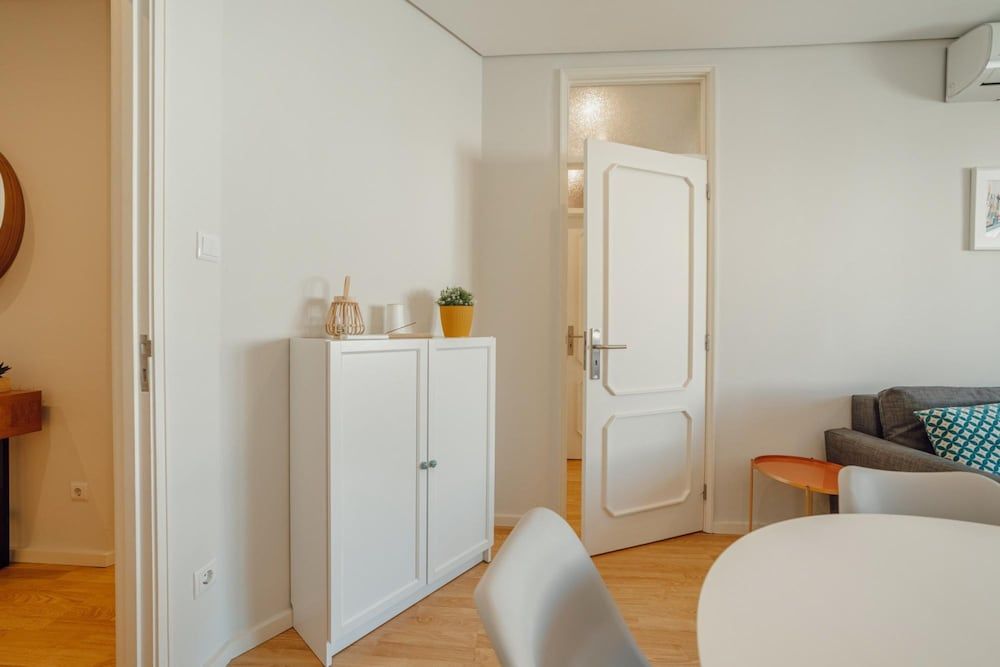 Downtown Design With Balcony by Vacationy Apartment 38