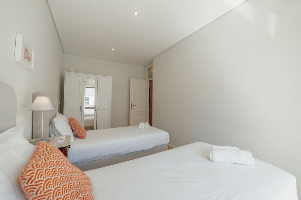 Downtown Design With Balcony by Vacationy Apartment 12