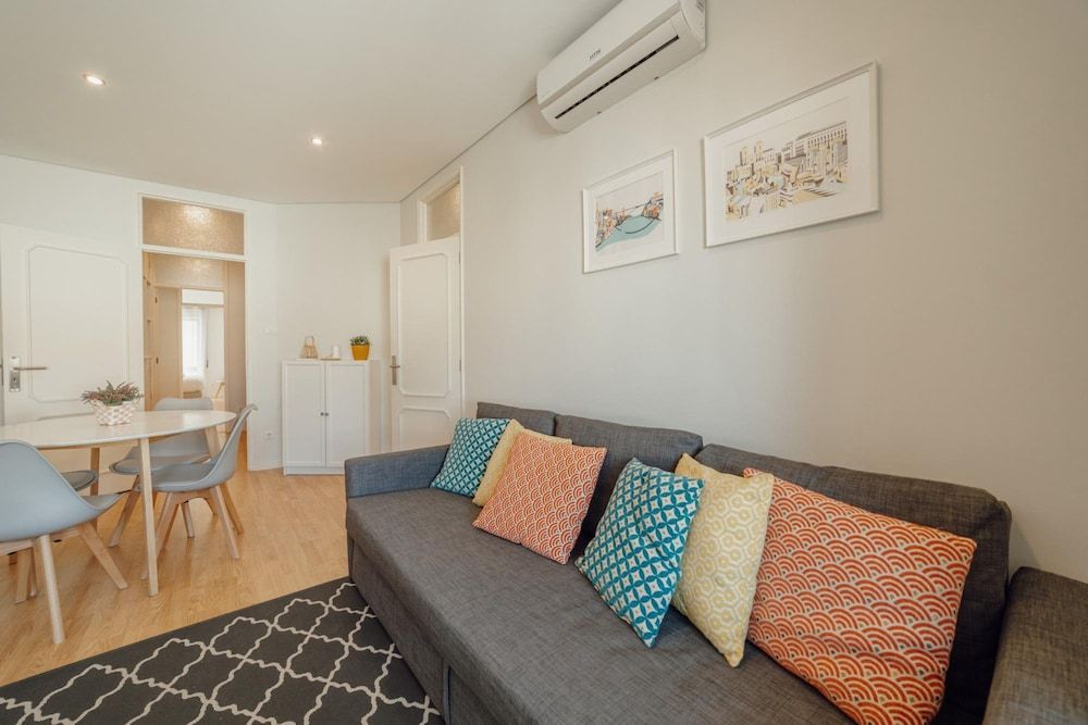 Downtown Design With Balcony by Vacationy Apartment 17