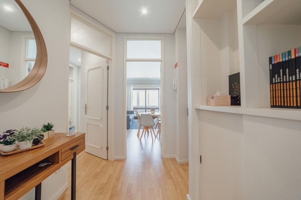 Downtown Design With Balcony by Vacationy Apartment 41