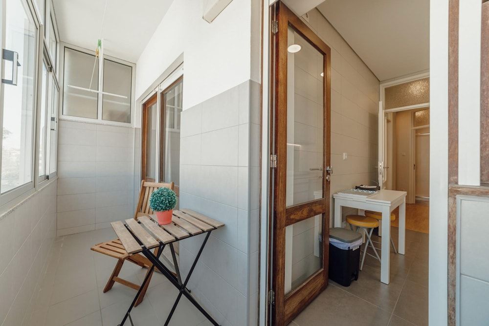 Downtown Design With Balcony by Vacationy Apartment 32