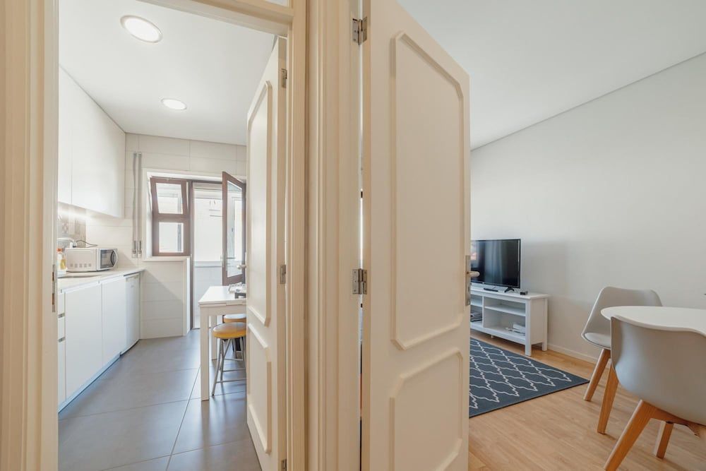 Downtown Design With Balcony by Vacationy Apartment 39