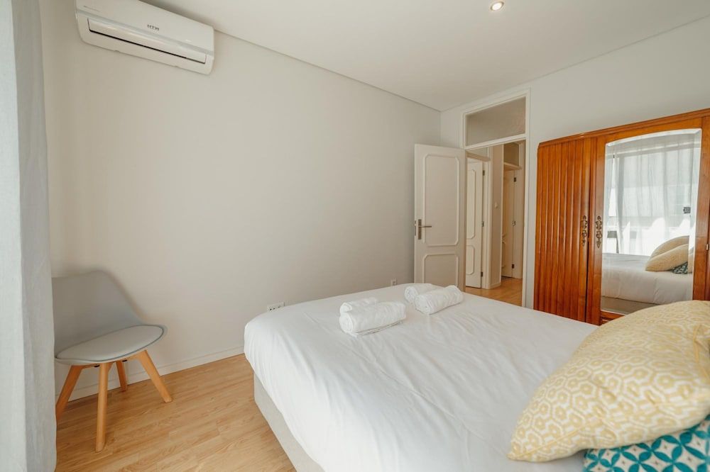 Downtown Design With Balcony by Vacationy Apartment 15