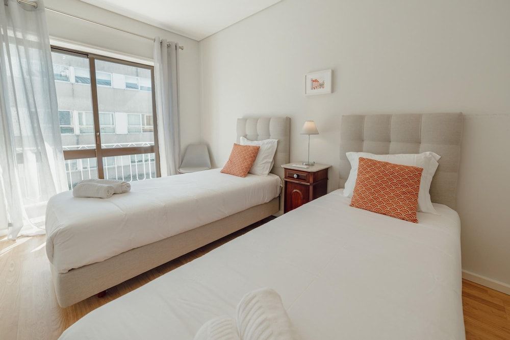 Downtown Design With Balcony by Vacationy Apartment 16