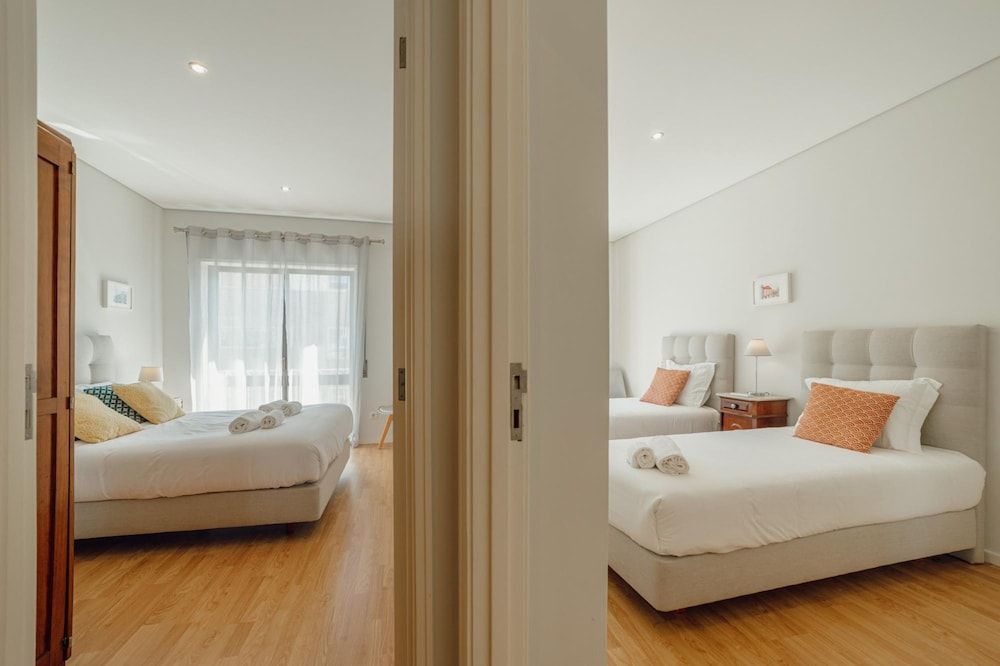 Downtown Design With Balcony by Vacationy Apartment 8