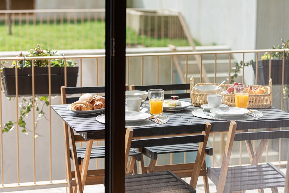 undefined Feel Corporate Housing Campanh 03 8