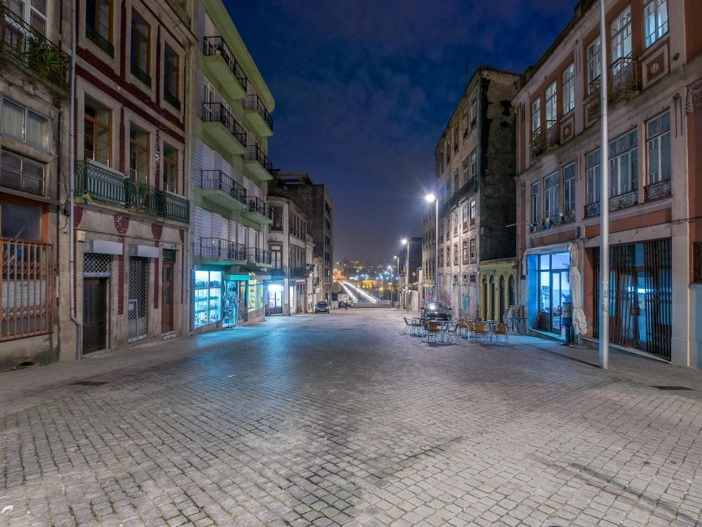 undefined Feel Porto Historic Hollywood Flat 6