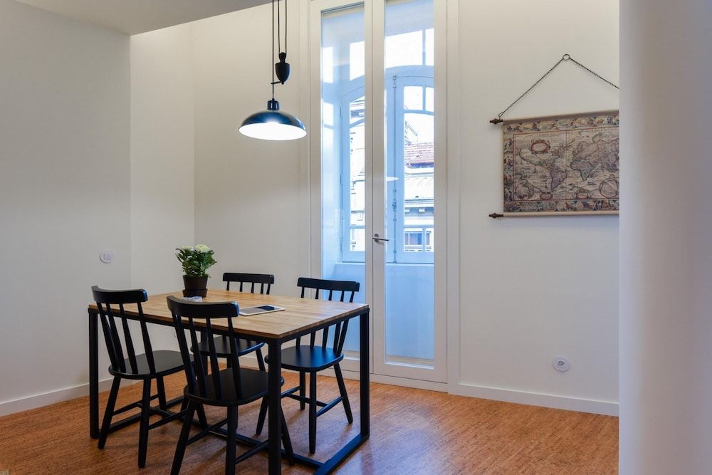 undefined On Trend Nightlife Studio 203 8