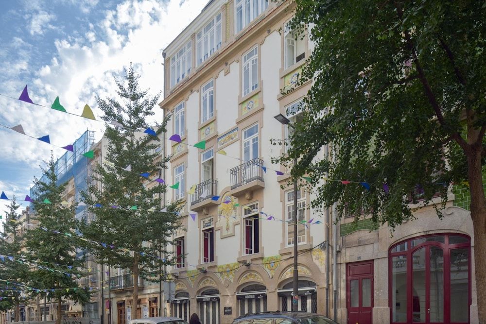 undefined On Trend Nightlife Studio 203 5