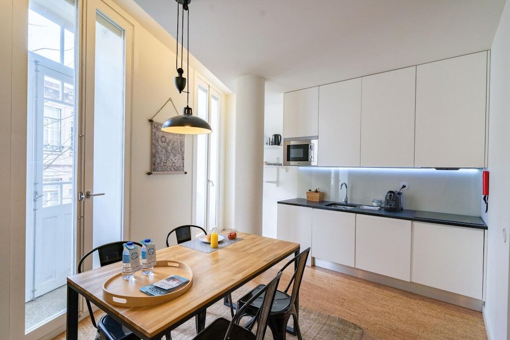 undefined On Trend Nightlife Studio 203 9