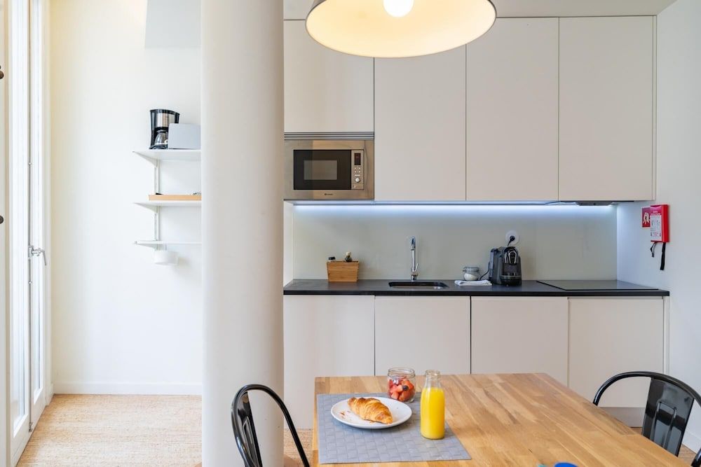 undefined On Trend Nightlife Studio 103 7