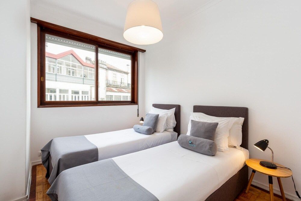 undefined Feel Porto Stylish Flat III 2