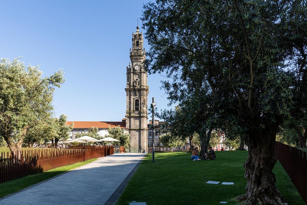 undefined Iconic Nightlife Studio 104 8