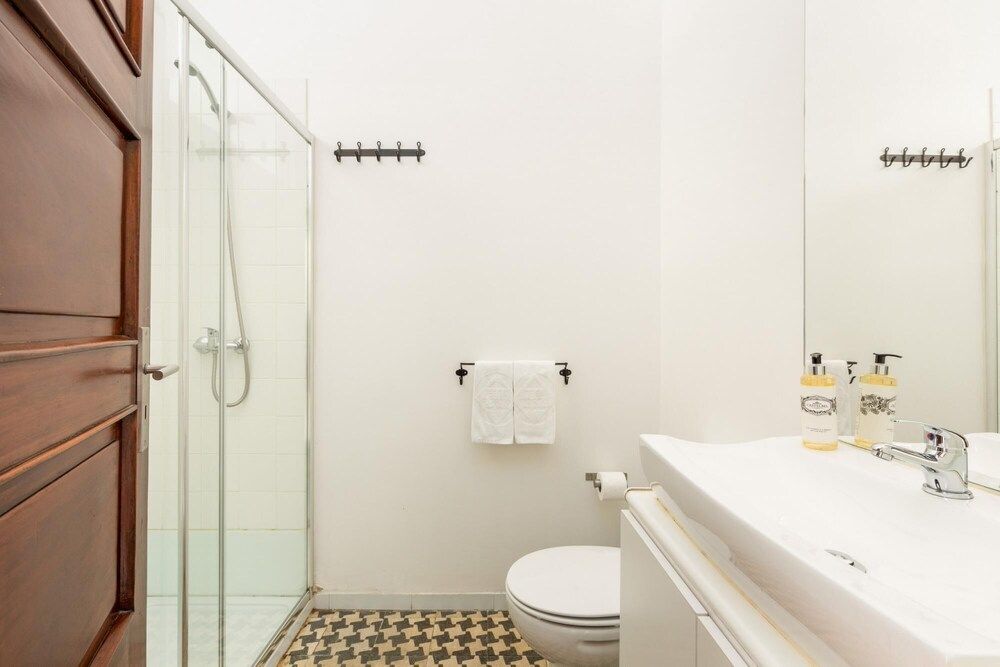 undefined Feel Porto Stylish Flat V 9