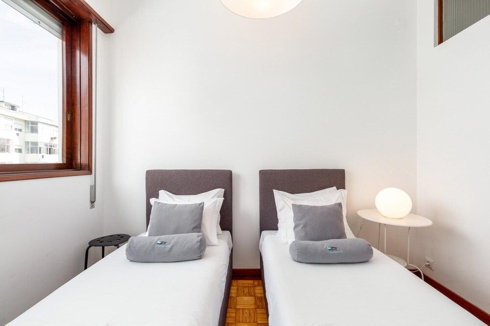 undefined Feel Porto Stylish Flat V 5