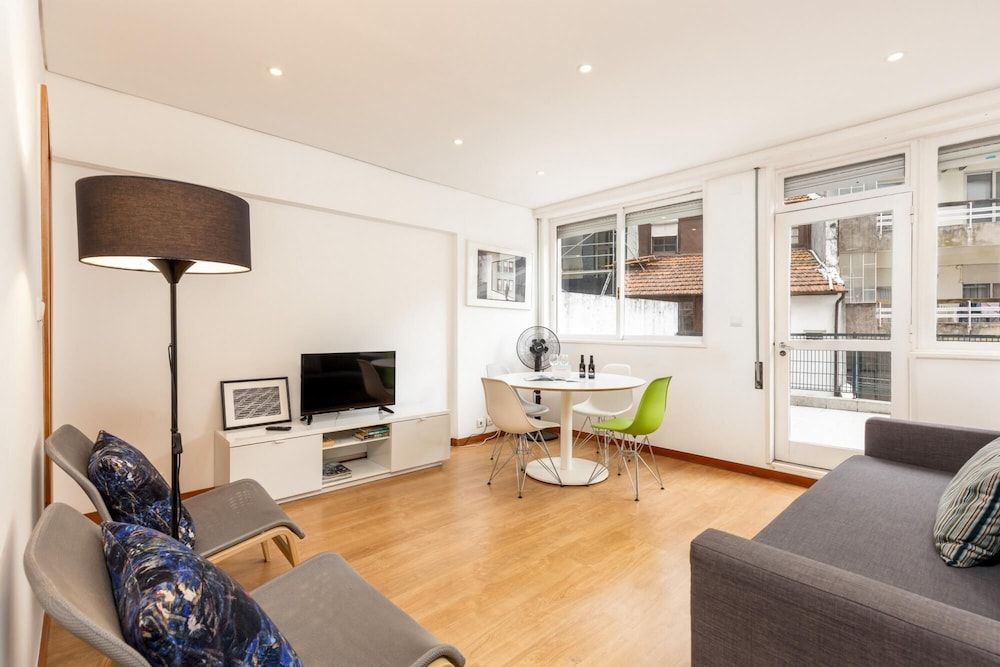 undefined Feel Porto Stylish Flat I 9