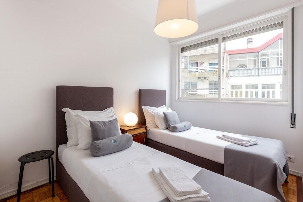 undefined Feel Porto Stylish Flat IV 3