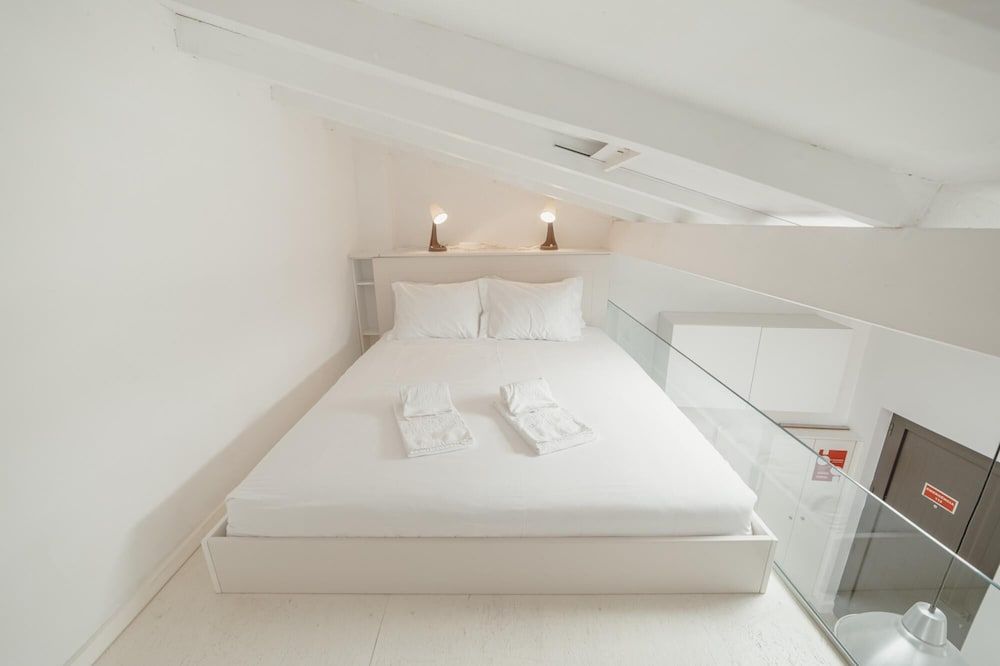 Mezzanine Stylish Apartment P by Vacationy Apartment 5