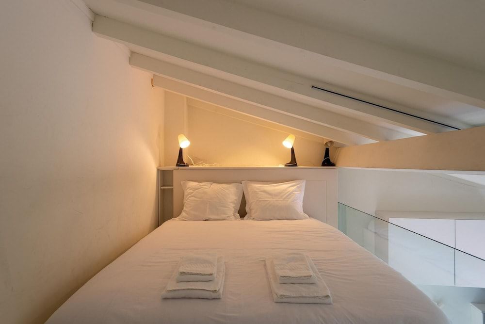 Mezzanine Stylish Apartment P by Vacationy Apartment