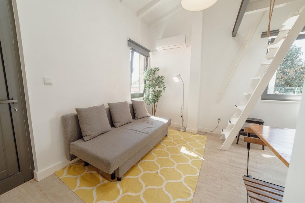 Mezzanine Stylish Apartment P by Vacationy Apartment 19