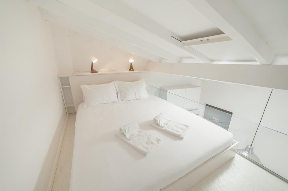 Mezzanine Stylish Apartment P by Vacationy Apartment 4