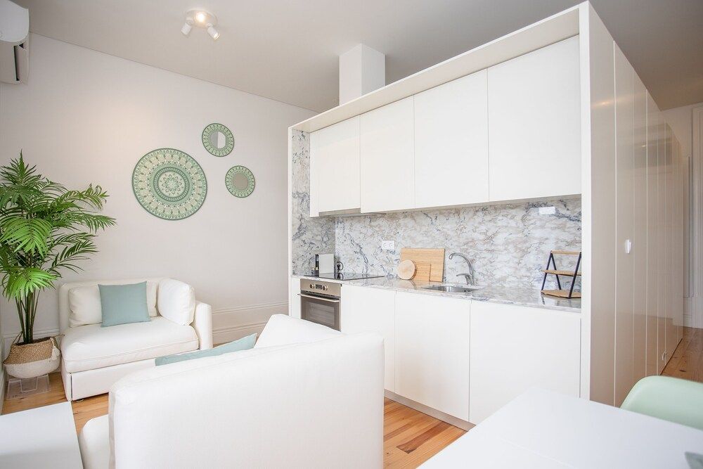 Liiiving - Downtown Balcony Studio Apartment 12