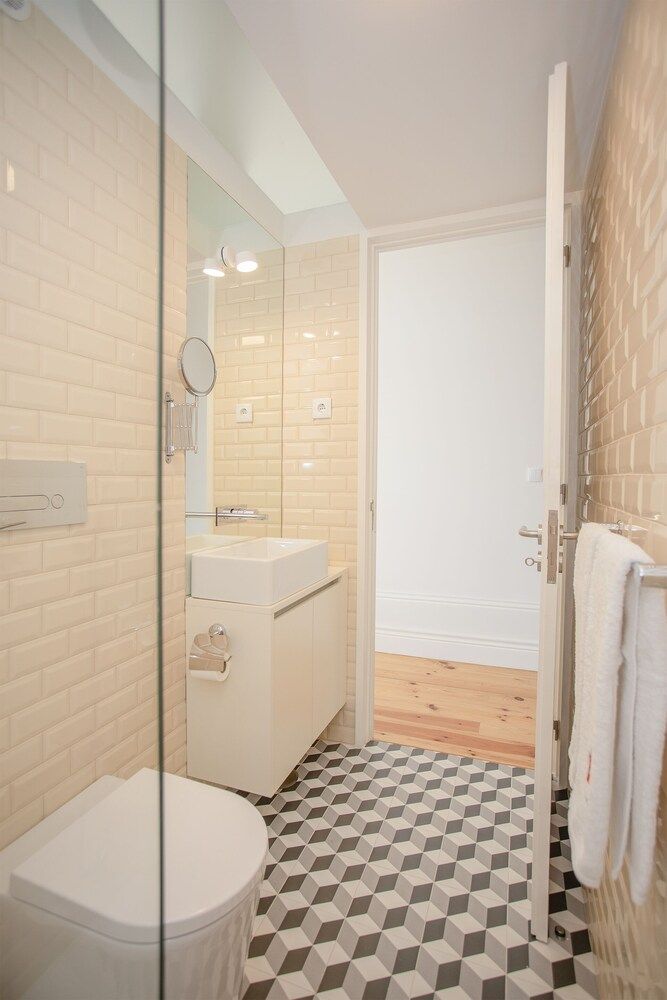 Liiiving - Downtown Balcony Studio Apartment 24