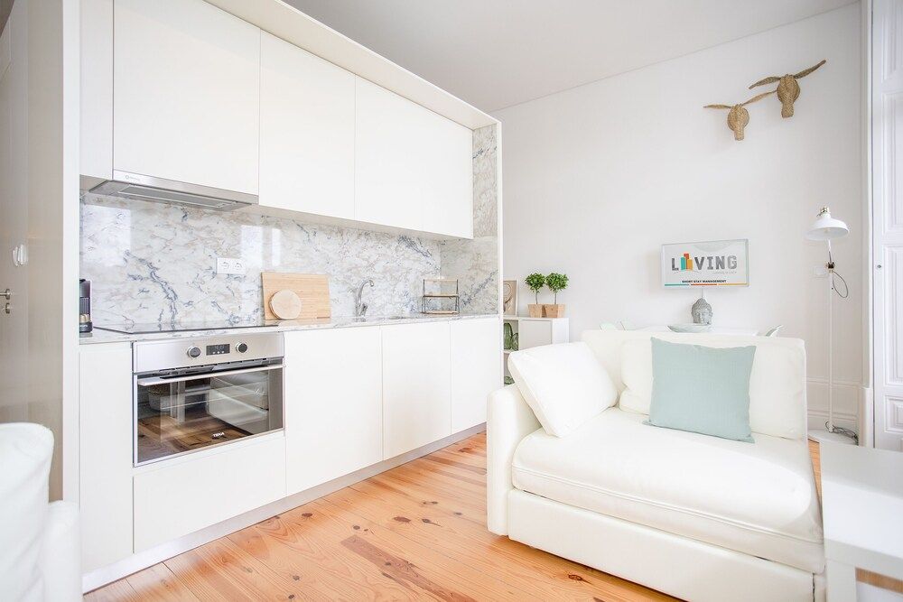 Liiiving - Downtown Balcony Studio Apartment 11