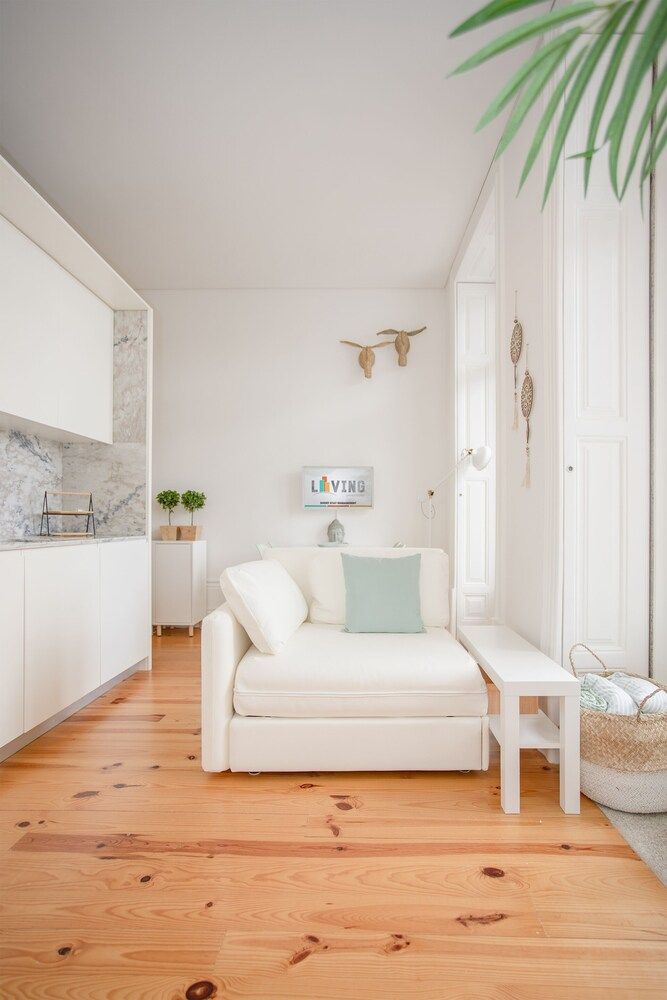 Liiiving - Downtown Balcony Studio Apartment 20