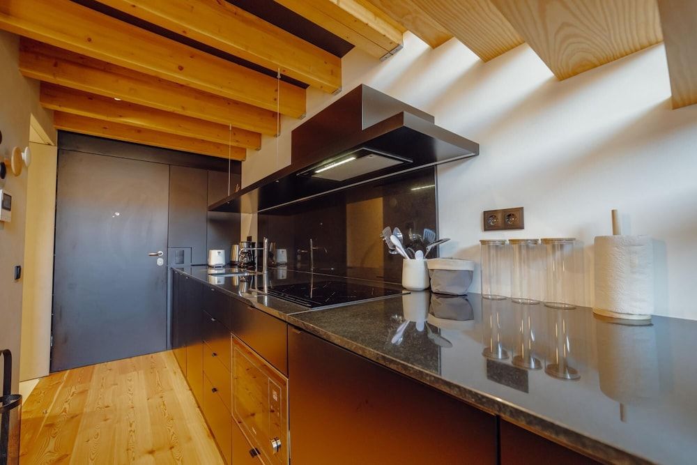 undefined Elegant Downtown Apartment by Vacationy 6