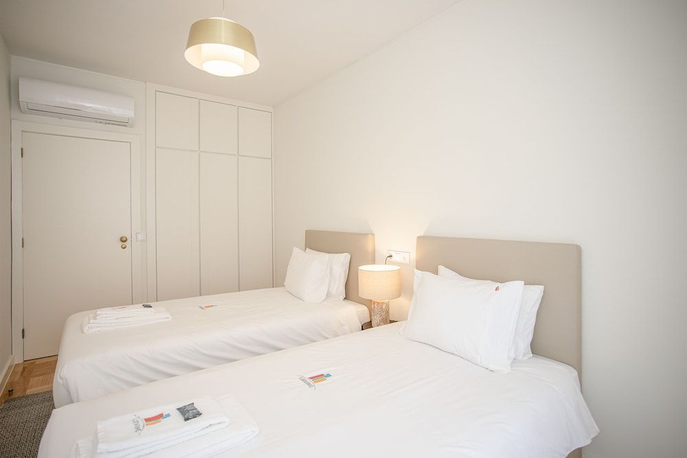 Liiiving in Porto - Design Bright House Design House 7