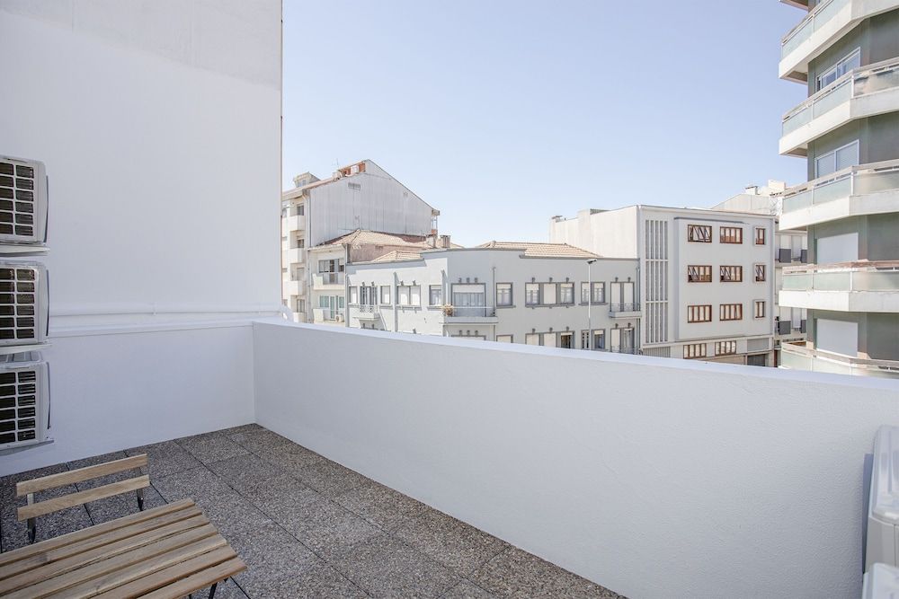 Liiiving in Porto - Design Bright House Design House 18