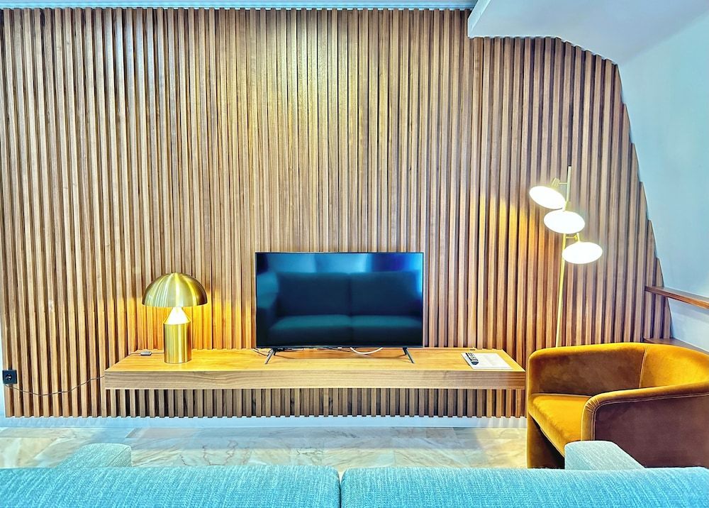 YOUROPO - Downtown Studio 9