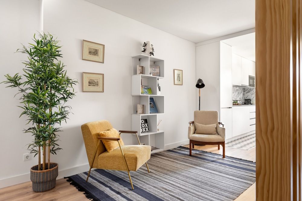 undefined JOIVY Modern 2-Br Flat Near Metro & Train Station