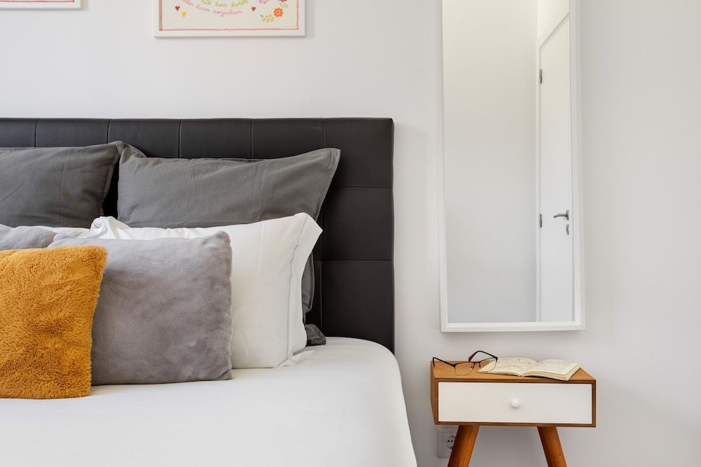 undefined JOIVY Modern 2-Br Flat Near Metro & Train Station 8