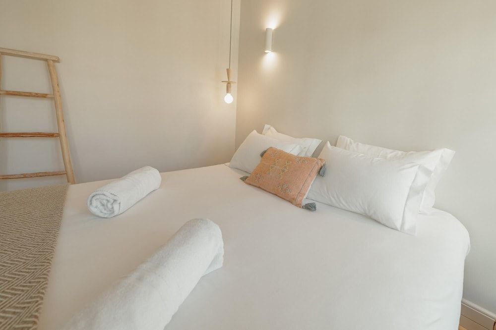 undefined Downtown Deluxe Duplex by Homing 8