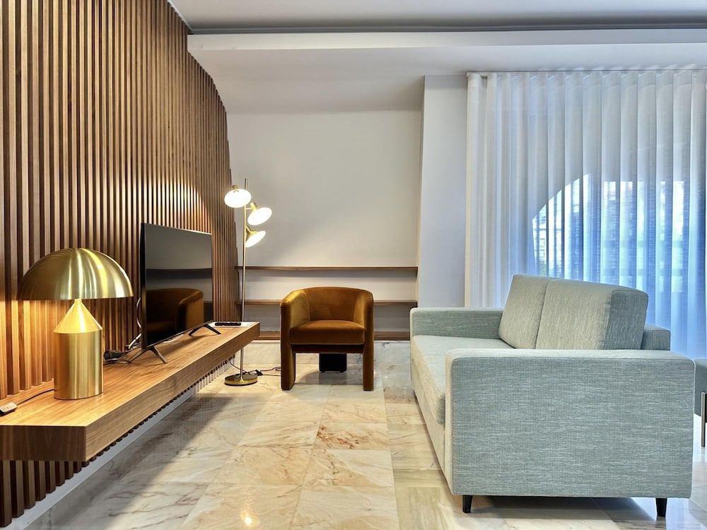 Youropo - Downtown 4A Studio 16