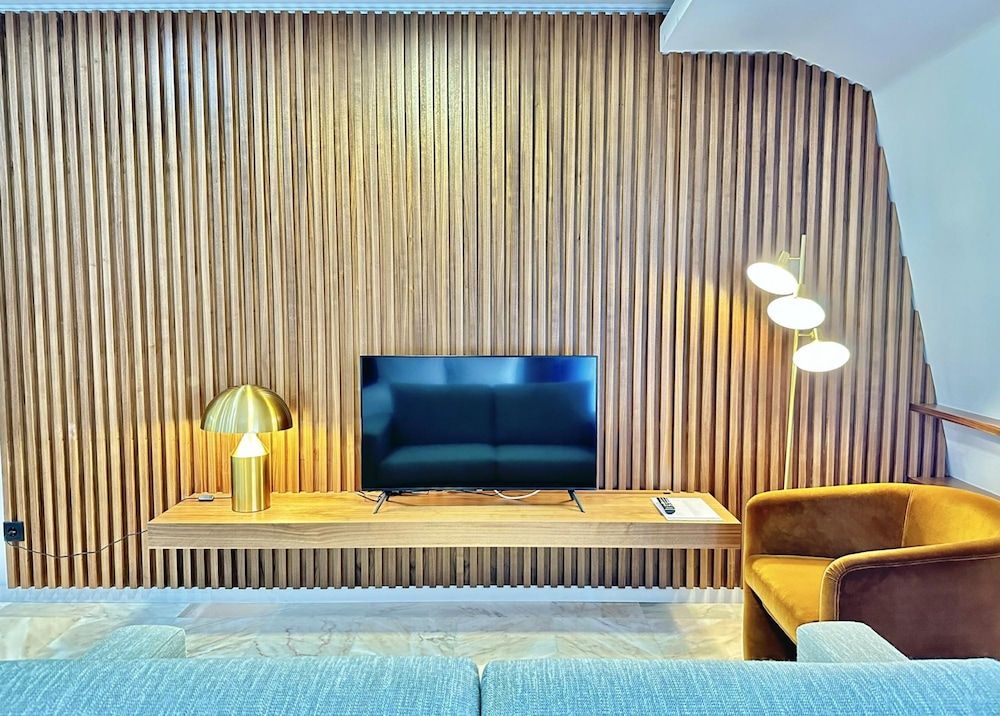 Youropo - Downtown 4A Studio 17