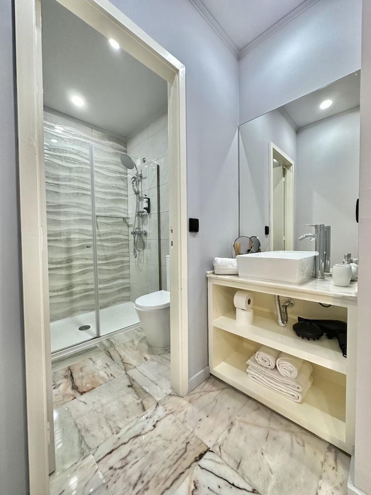 Youropo - Downtown 4A Studio 14