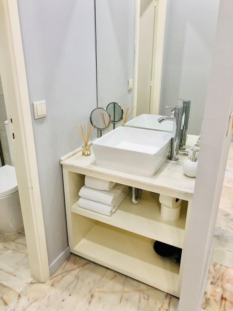 Youropo - Downtown 4A Studio 10