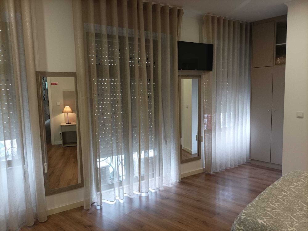 HOSPEDARIA LONDRES Family Double Room 12