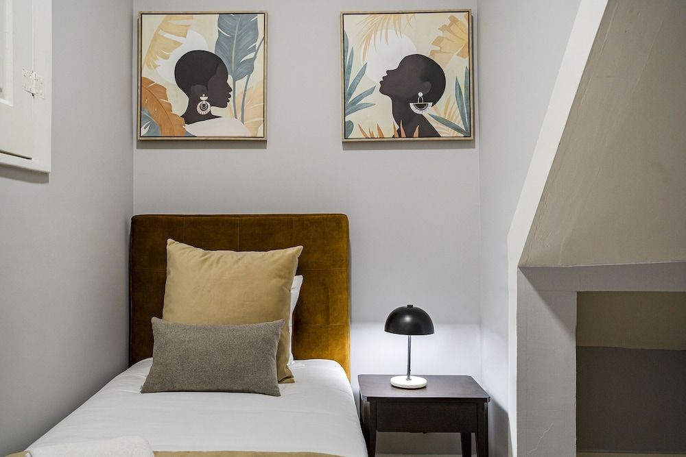 Olivia 1895 Apartments Standard Apartment 2