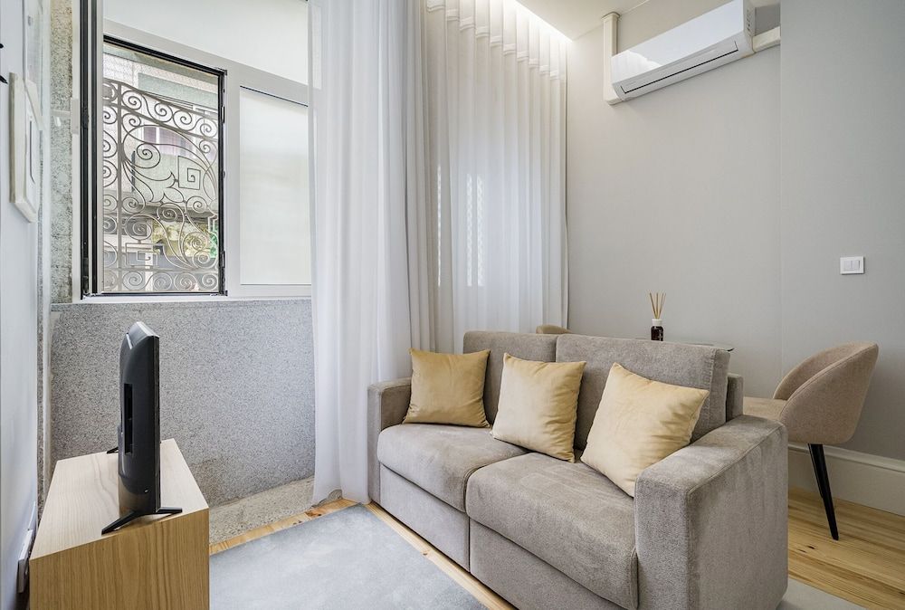 undefined Olivia 1895 Apartments 3