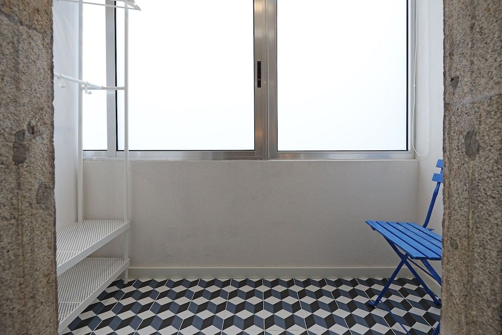 FLH Downtown GuestHouse Basic Twin Room 4