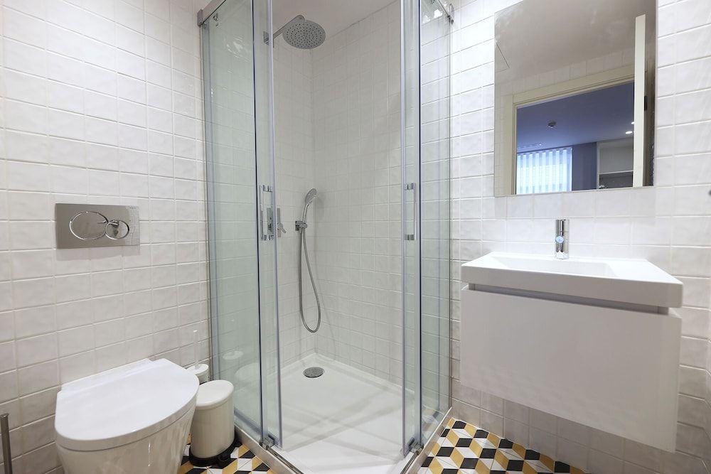 FLH Downtown GuestHouse Basic Twin Room 6