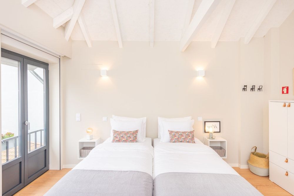 undefined 12 Sweet Caroline 9