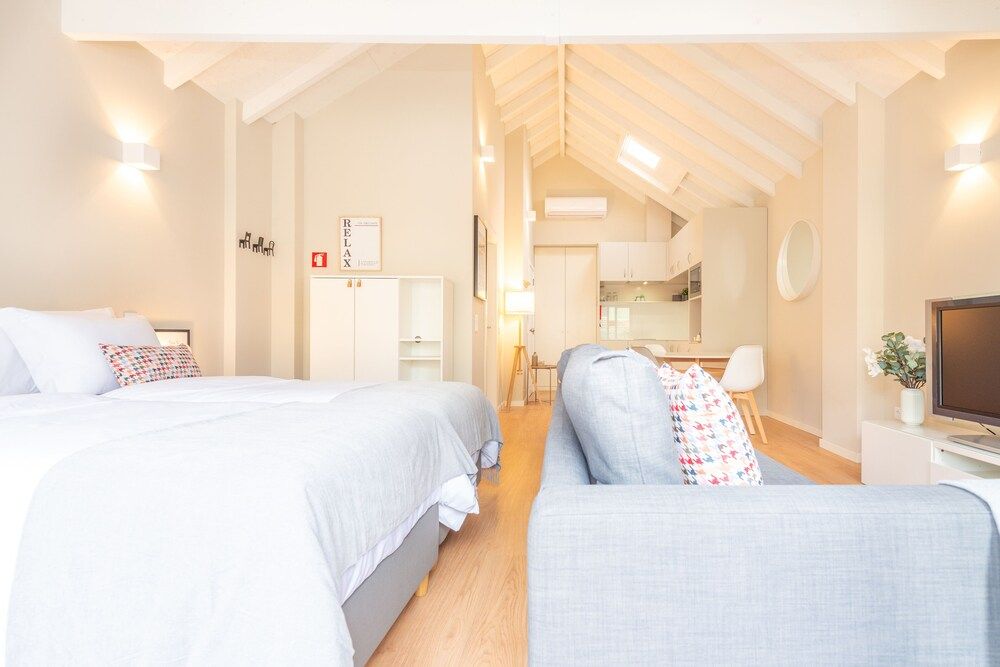 undefined 12 Sweet Caroline 10