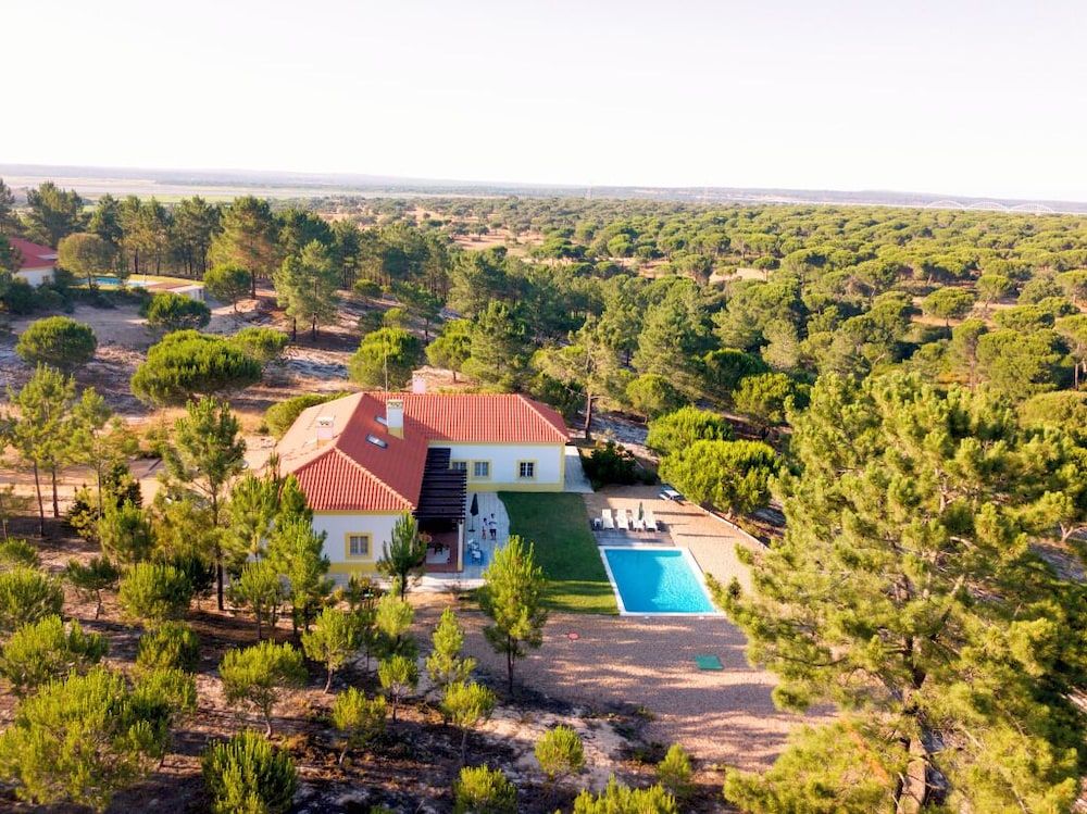 Family Villa, 3 Bedrooms, Private Pool, Lakeside