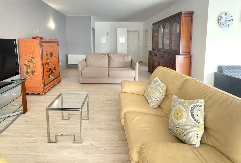 Silverside Holidays Grand Apartment, 2 Bedroom, Patio, Ocean View 12