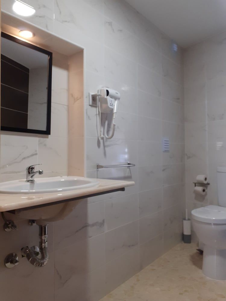 Largo da Fonte Classic Twin Room 5